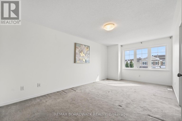 29438320/716-oakglade-avenue/emerald-meadowstrailwest/ottawa/ontario/K2M0B3_22