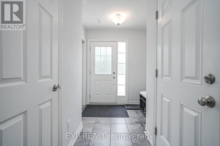 28479701/595-foxlight-circle/emerald-meadowstrailwest/ottawa/ontario/K2M0L9_13