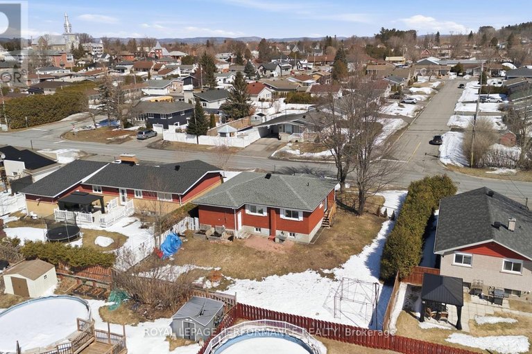 29528377/990-laviolette-street/town-of-rockland/clarence-rockland/ontario/K4K1B9_29