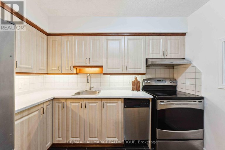 28414762/158c-mcarthur-avenue-s/vanier/ottawa/ontario/K1L8E7_14