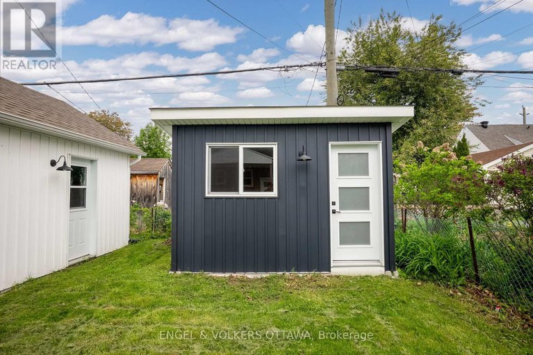 28520329/141-crerar-avenue/carlington/ottawa/ontario/K1Z7P4_32