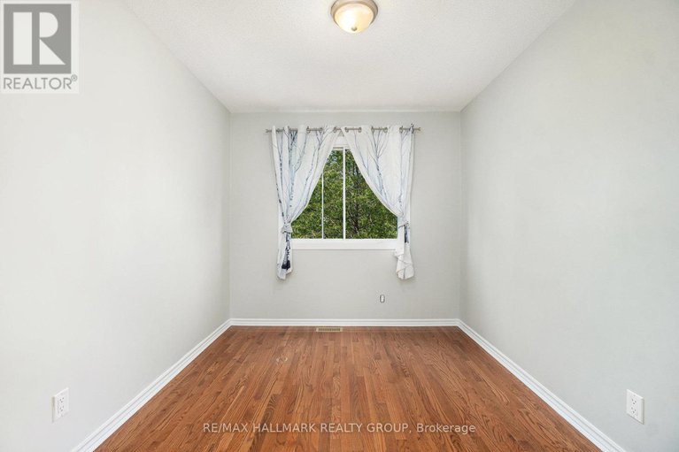 28410250/54-corley-private/heron-gateindustrial-park/ottawa/ontario/K1V8T7_20