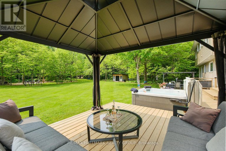 28552102/1430-royal-maple-drive/cumberland-ridge/ottawa/ontario/K4C1B5_44