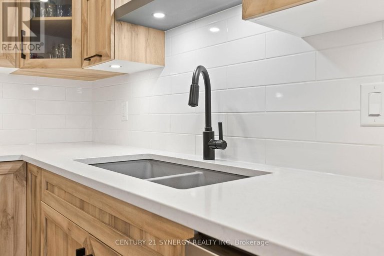 29613136/710-360-montee-outaouais-street/town-of-rockland/clarence-rockland/ontario/K4K0N3_10