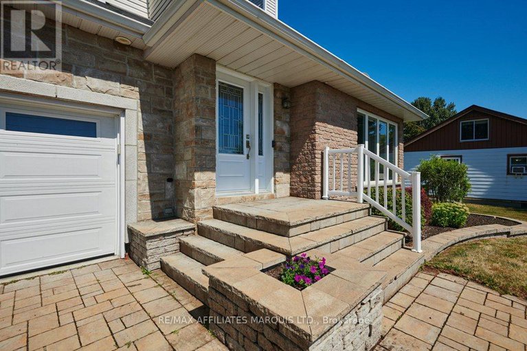 28766360/18235-county-rd-2-road-e/south-glengarry-charlottenburgh-twp/south-glengarry/ontario/K6H5R5_2