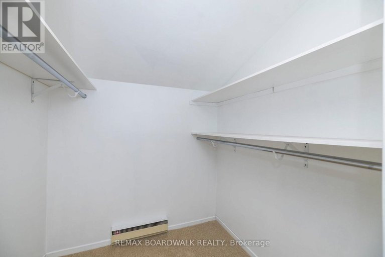 29210288/12-selye-crescent/beaverbrook/ottawa/ontario/K2K1C9_23