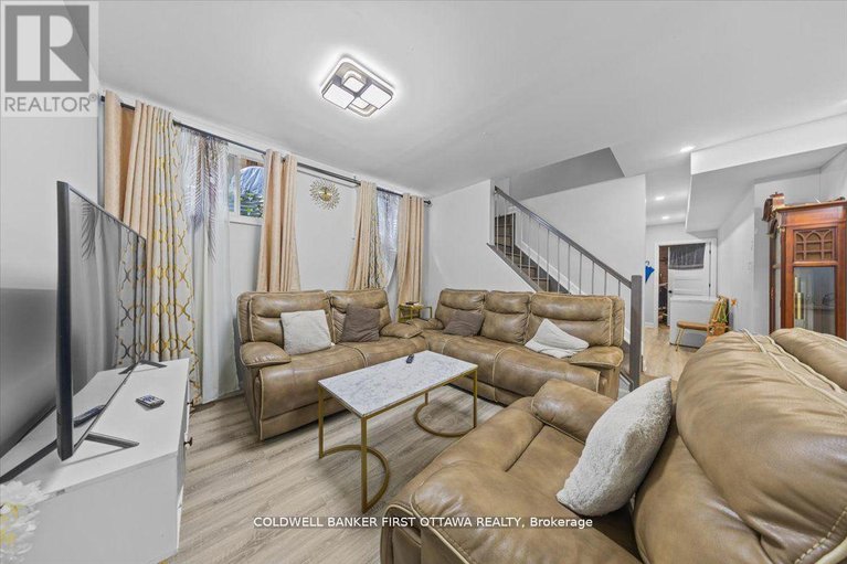 29638665/562-queen-mary-street/overbrookcastle-heights/ottawa/ontario/K1K1W1_31