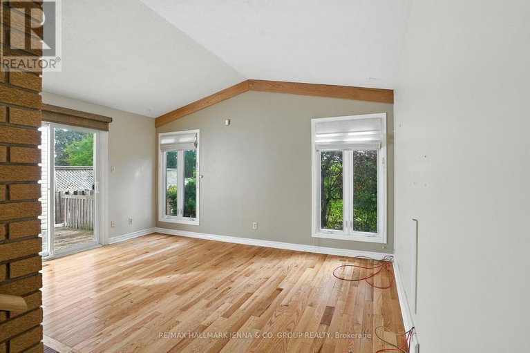 28807492/1115-st-emmanuel-terrace/convent-glen-north/ottawa/ontario/K1C2J6_13