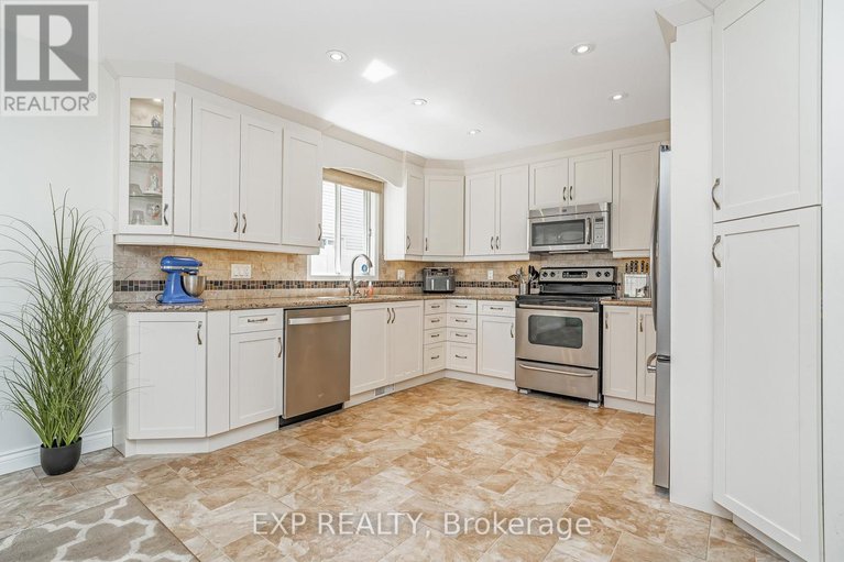 28998058/6084a-vineyard-drive/convent-glen/ottawa/ontario/K1C2M5_13