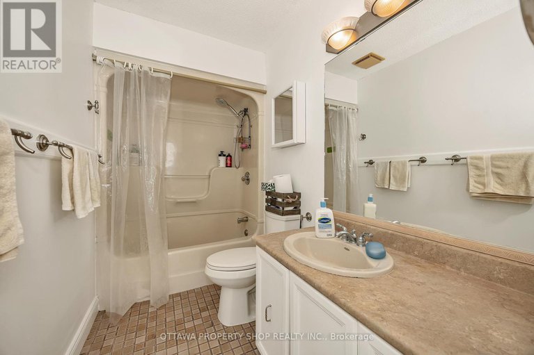 29431768/848-maitland-avenue/mckellar-heightsglabar-park/ottawa/ontario/K2A2S3_24