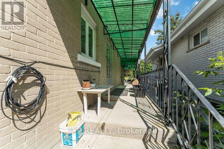 28788281/878-ivanhoe-avenue/queensway-terrace-north/ottawa/ontario/K2B5S5_41