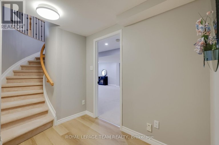 28886612/36-keighley-circle/morgans-grantsouth-march/ottawa/ontario/K2K3H8_40