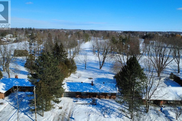 29283469/6636-marina-drive/manotick-south-to-roger-stevens/ottawa/ontario/K4M1B3_44