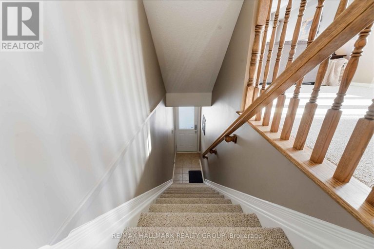 29461291/1660-locksley-lane/beaconwood/ottawa/ontario/K1J1B6_37