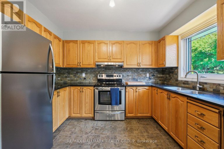 28723306/3034-courtyard-crescent/upper-hunt-club/ottawa/ontario/K1T3R7_12