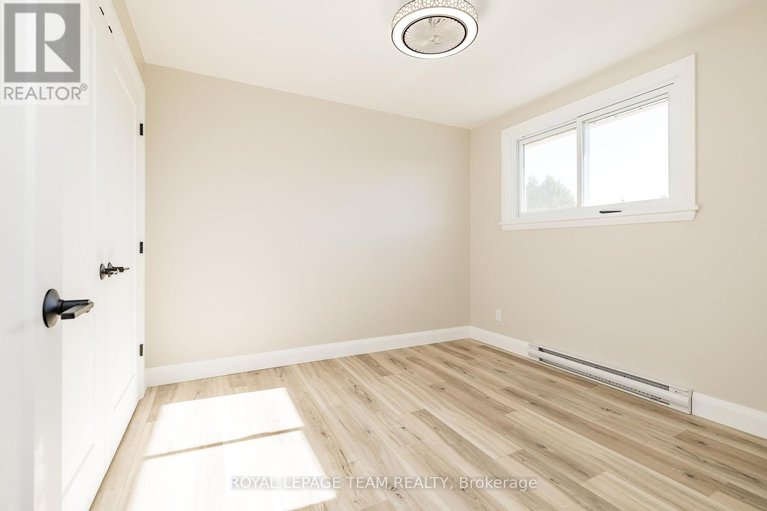 28975666/40-beach-avenue/iroquois/south-dundas/ontario/K0E1K0_28