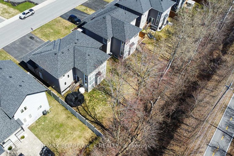 29647826/160-hybrid-street/embrun/russell/ontario/K0A1W0_33