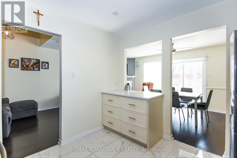 29379772/67-406-valade-crescent/fallingbrookpineridge/ottawa/ontario/K4A2W2_7