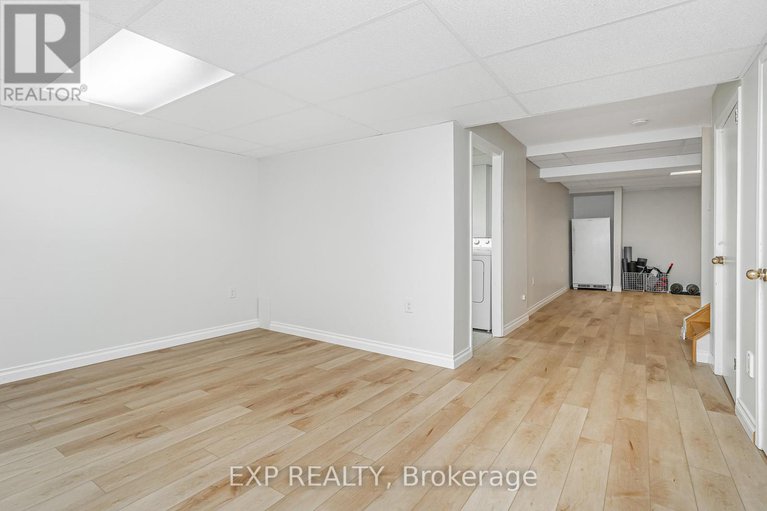 28799326/6084a-vineyard-drive/convent-glen/ottawa/ontario/K1C2M5_37
