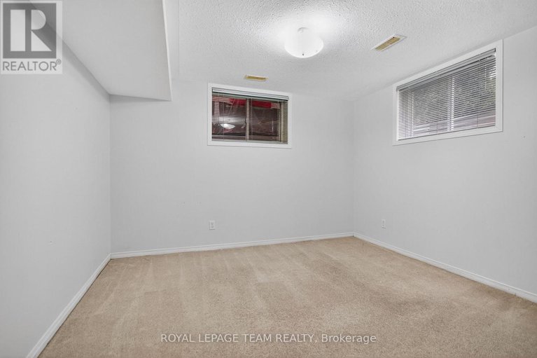 29115159/7-newcastle-avenue/morgans-grantsouth-march/ottawa/ontario/K2K2R2_41