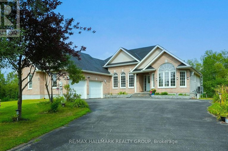 28667660/11-rideau-crossing-crescent/north-grenville-twp-kemptville-east/north-grenville/ontario/K0G1J0_1