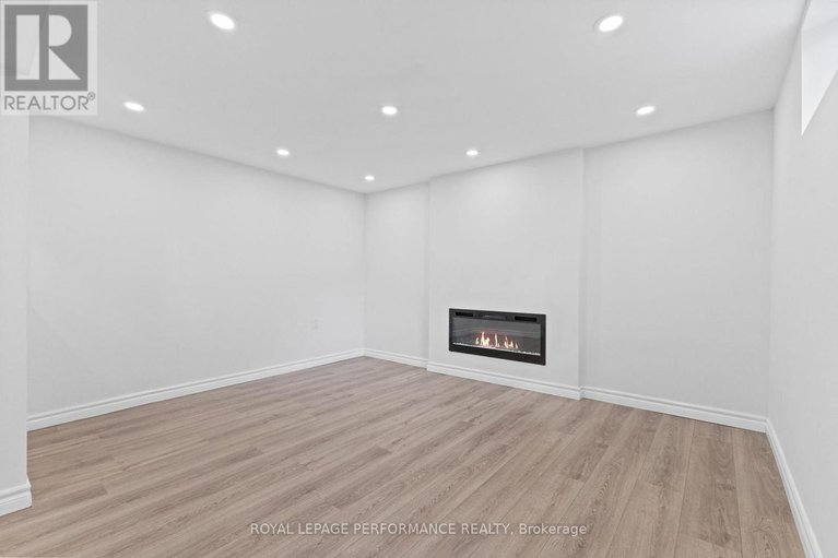 28864707/10-argue-drive/borden-farmstewart-farmcarleton-heightsparkwood-hills/ottawa/ontario/K2E6S1_26