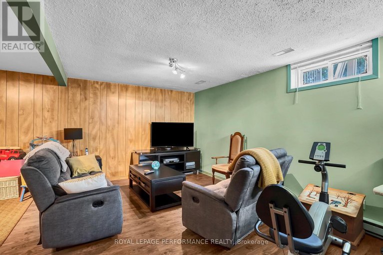 28226531/1752-lafrance-drive/queenswood-heights-south/ottawa/ontario/K1E2H2_27
