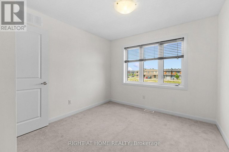 28565193/958-athenry-court/half-moon-bay/ottawa/ontario/K2J7E1_29