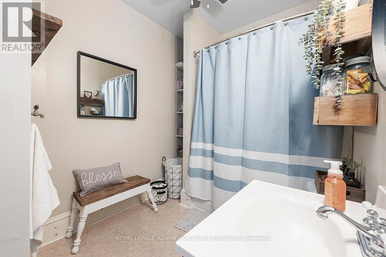 28631022/6-foster-avenue/smiths-falls/smiths-falls/ontario/K7A1K1_28