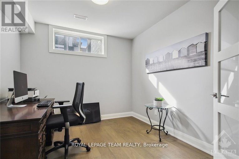 28424463/525-leimerk-court/manotick-village-manotick-estates/ottawa/ontario/K4M0B2_24