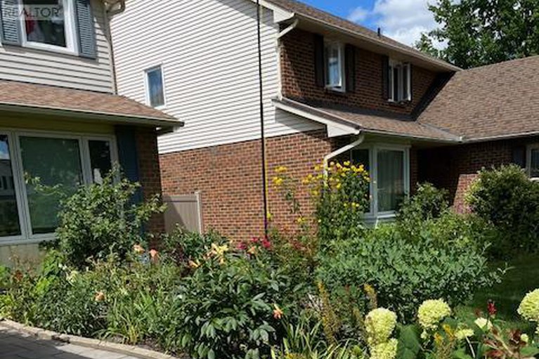 29426373/944-raftsman-lane/convent-glen/ottawa/ontario/K1C2V8_45