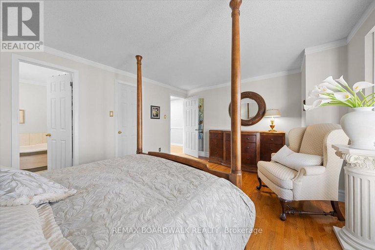 29646318/1594-meadowfield-place/chapel-hill/ottawa/ontario/K1C5V6_27