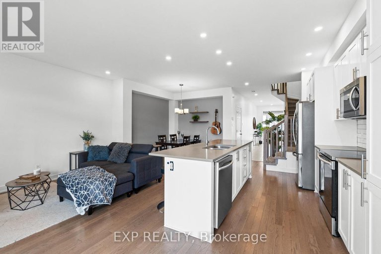 28297698/653-putney-crescent/stittsville-south/ottawa/ontario/K2S2N7_17