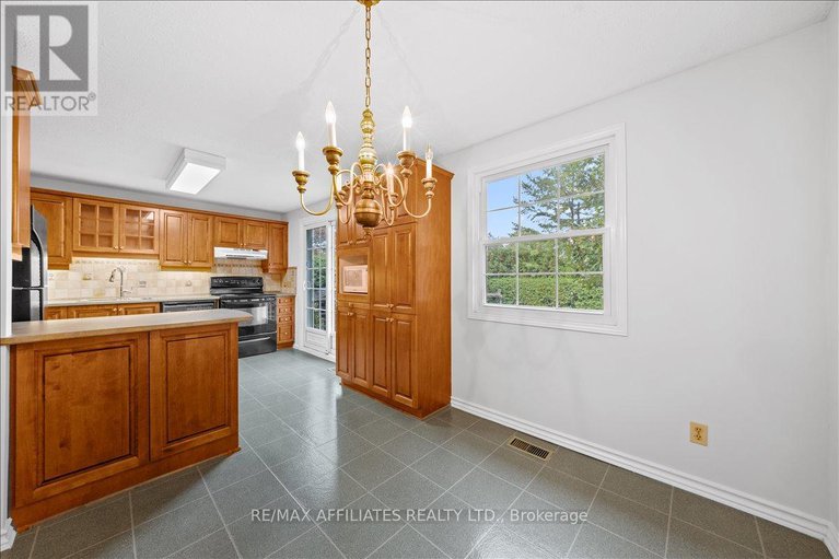 28917185/1610-schouten-drive/bilberry-creekqueenswood-heights/ottawa/ontario/K1E2J4_11
