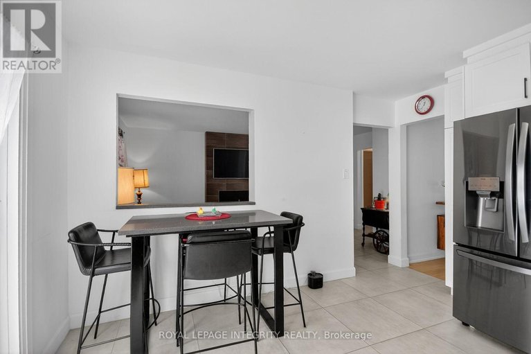 29484455/2092-legrand-crescent/queenswood-heights-south/ottawa/ontario/K1E3T6_14