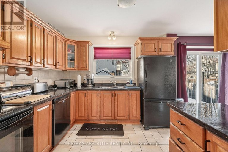 29441794/1475-deavy-way/bilberry-creekqueenswood-heights/ottawa/ontario/K1E2W7_24