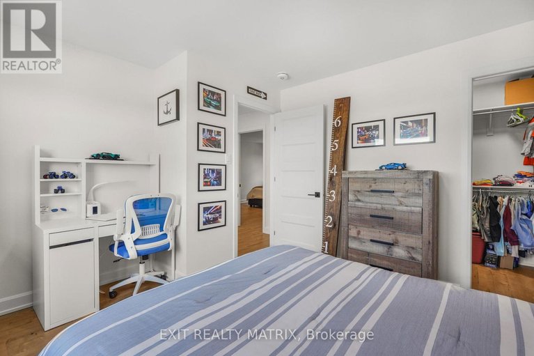 29640036/1200-montblanc-crescent/embrun/russell/ontario/K0A1W0_21