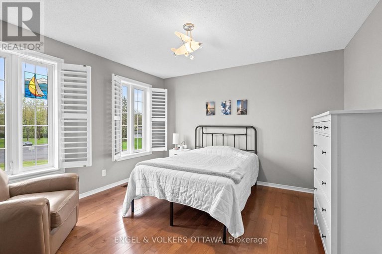 28604093/935-fieldown-street/cumberland-ridge/ottawa/ontario/K4C1B9_21
