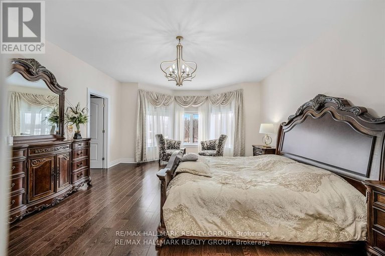 29584360/699-ballycastle-crescent/riverside-south/ottawa/ontario/K1X0A4_31