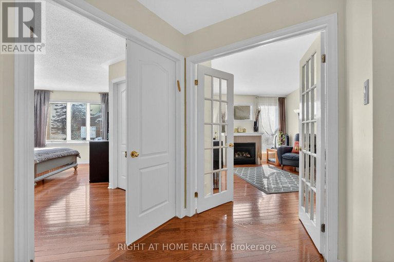 29346488/98-waterthrush-crescent/bridlewood/ottawa/ontario/K2M2V1_25