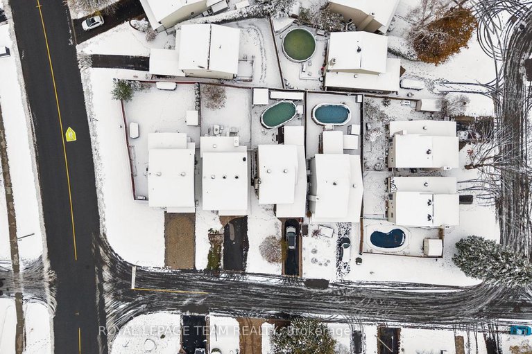 29111862/828-kingfisher-crescent/chatelaine-village/ottawa/ontario/K1E2L4_46