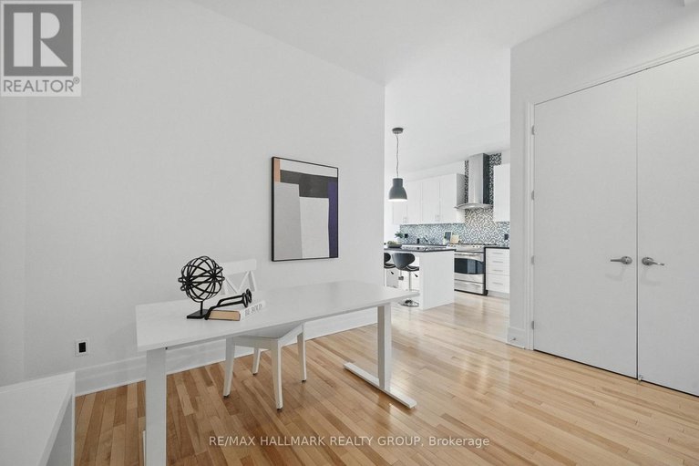 28613045/ph7-808-bronson-avenue/dows-lake/ottawa/ontario/K1S5A4_9