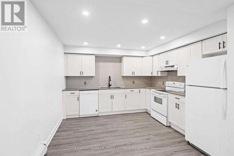 29689692/351-amiens-street/bilberry-creekqueenswood-heights/ottawa/ontario/K1E1P1_31