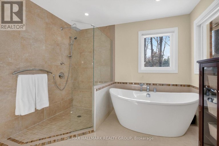 29622542/1372-jules-leger-drive/cumberland-ridge/ottawa/ontario/K4C1E2_24