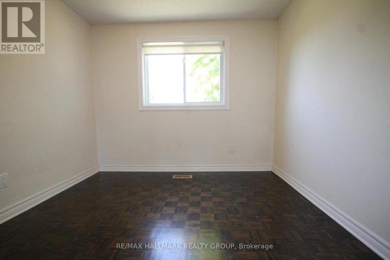 28637168/37-b-glenridge-road/meadowlandscrestview/ottawa/ontario/K2G1G2_14