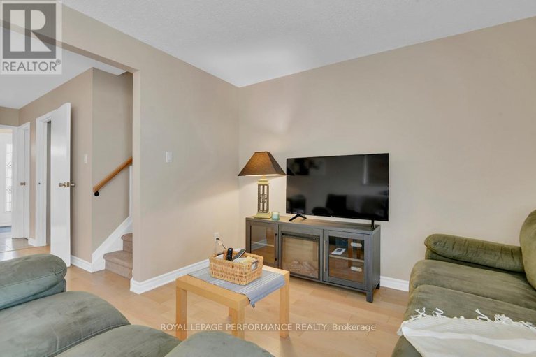 28412769/61-3344-uplands-drive/hunt-club/ottawa/ontario/K1V9R9_10