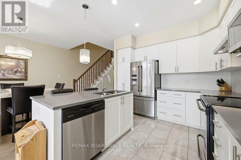 29343898/306-rainrock-crescent/mer-bleuebradley-estatesanderson-park/ottawa/ontario/K1W0J8_8