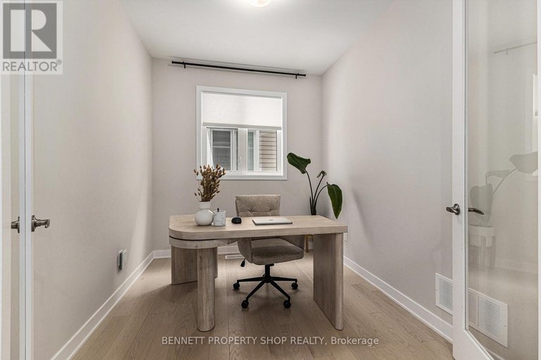 28055721/639-terrier-circle/goulbourn-twp-from-franktown-rdsouth-to-rideau/ottawa/ontario/K0A2Z0_23