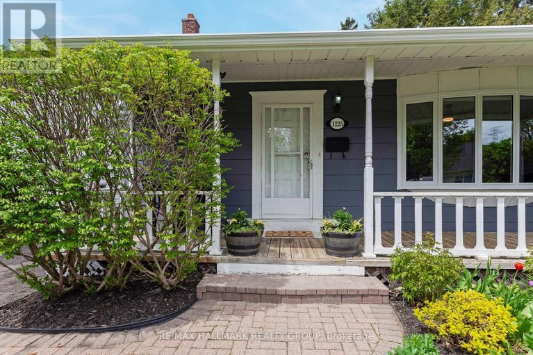 29518318/1225-foxbar-avenue/ellwood/ottawa/ontario/K1V6V4_3