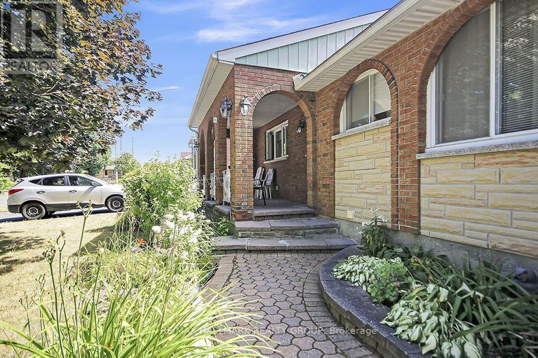28789790/1124-guertin-avenue/billings-bridge/ottawa/ontario/K1H8B6_3